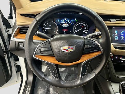 Used 2017 Cadillac XT5 Platinum image 11