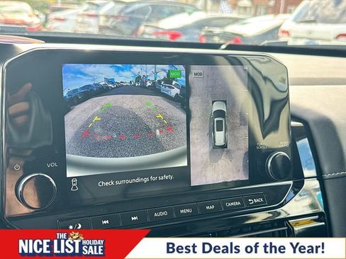 Used 2024 Nissan Pathfinder SL w/ Black Appearance Package image 14