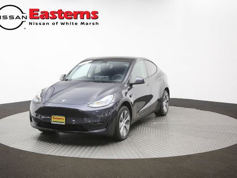 Used 2024 Tesla Model Y 2WD image 44