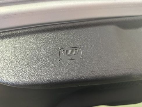 Certified 2024 Jeep Compass Limited image 11