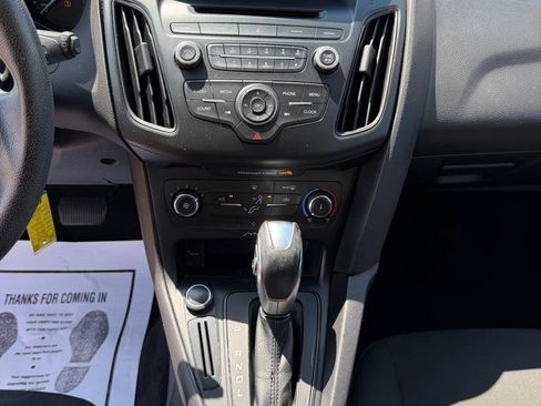 Used 2015 Ford Focus SE FWD image 12
