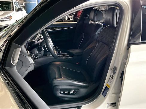 Used 2022 BMW 540i w/ Executive Package image 7