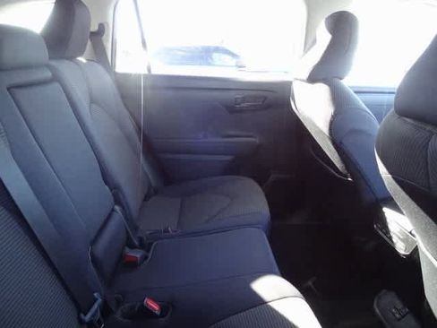 Used 2023 Toyota Highlander L image 12