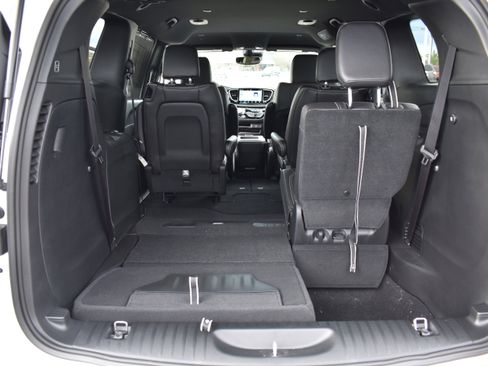 New 2026 Chrysler Pacifica Select image 35