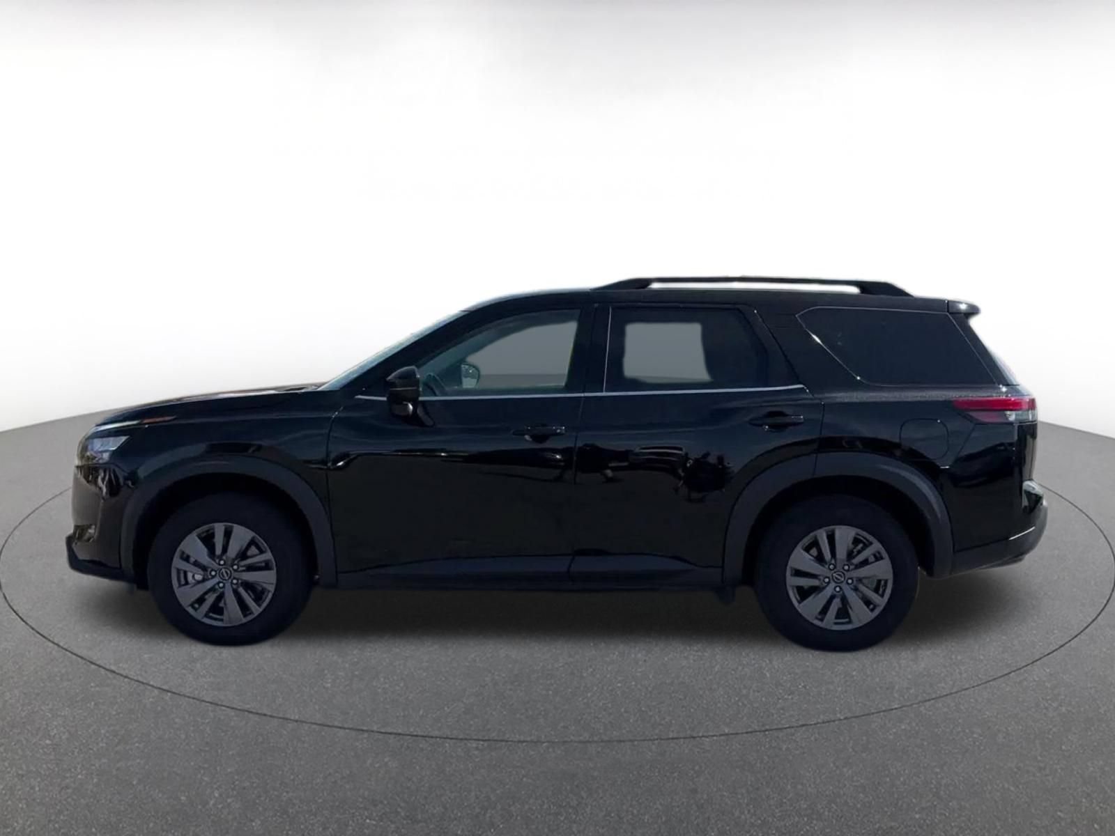 Used 2025 Nissan Pathfinder SV FWD image 8