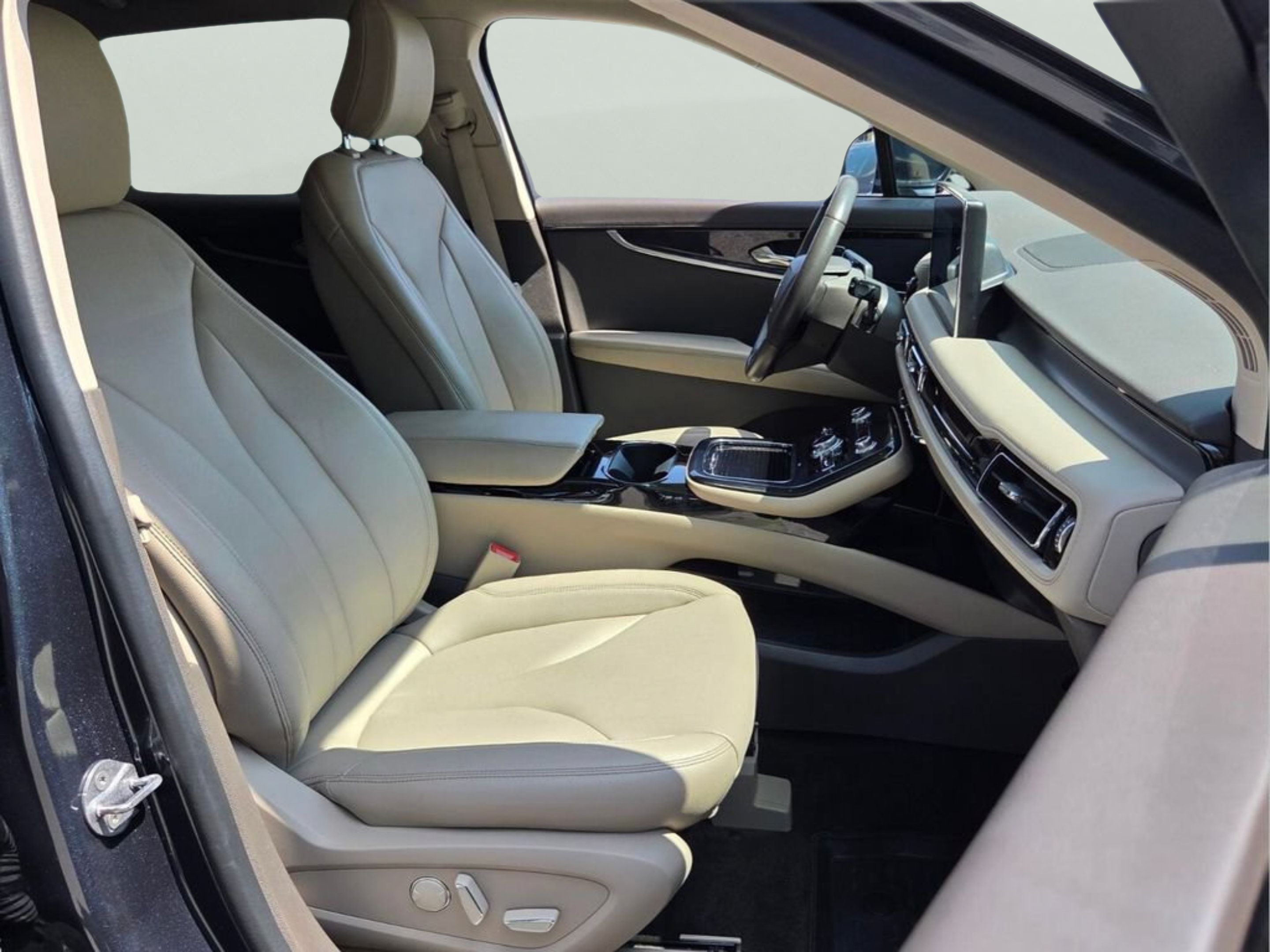 Used 2023 Lincoln Nautilus AWD w/ Premium Package image 21
