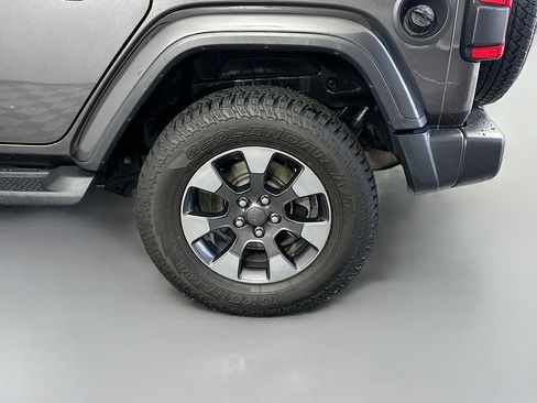 Used 2018 Jeep Wrangler Unlimited Sahara AWD/4WD image 32