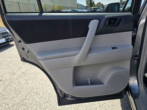 Used 2011 Toyota Highlander 2WD w/ Tow Pkg image 15