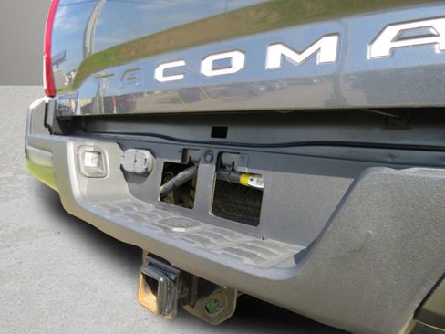 Used 2022 Toyota Tacoma SR5 w/ Technology Package image 29