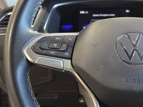 Used 2022 Volkswagen Tiguan SE image 14