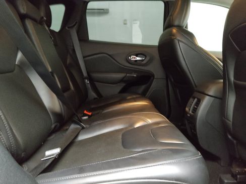 Used 2020 Jeep Cherokee Latitude Plus FWD image 19
