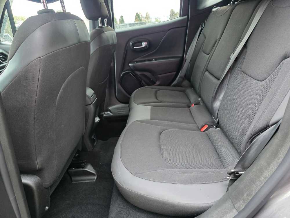 Used 2018 Jeep Renegade Altitude AWD/4WD image 17