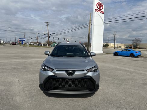 Certified 2024 Toyota Corolla Cross SE image 2