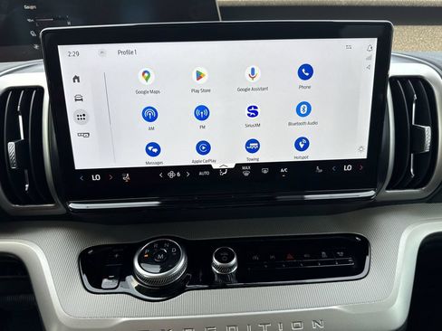 New 2025 Ford Expedition Active RWD image 17