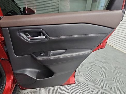 Used 2023 Nissan Rogue SL AWD/4WD image 35