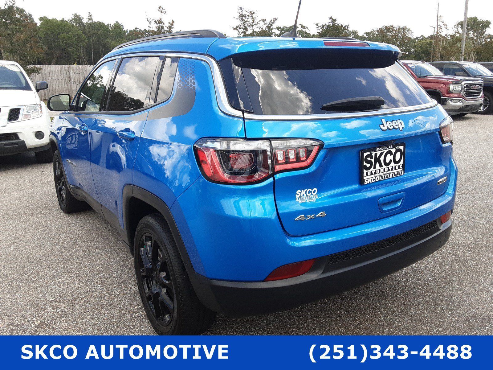 Used 2022 Jeep Compass Latitude w/ Mopar Graphics Package AWD/4WD image 3