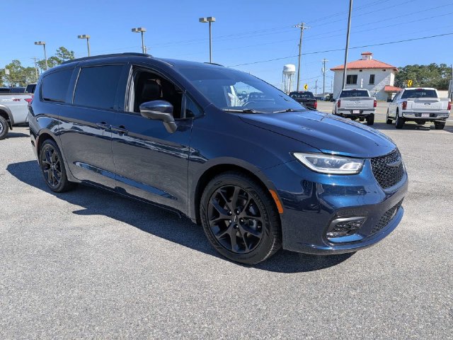 Used 2023 Chrysler Pacifica Touring-L w/ S Appearance Package FWD image 2