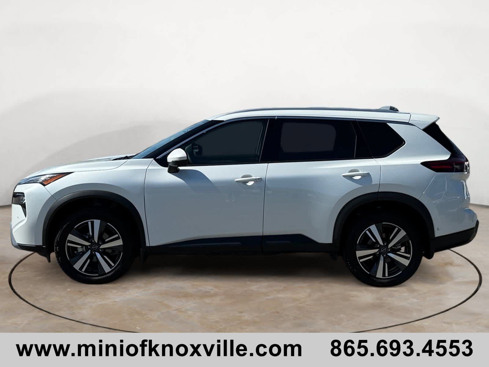 Used 2025 Nissan Rogue SL AWD/4WD image 6