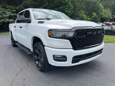 Used 2025 RAM 1500 Big Horn AWD/4WD image 3