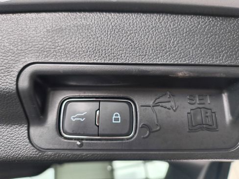 Used 2023 Ford Explorer XLT image 9