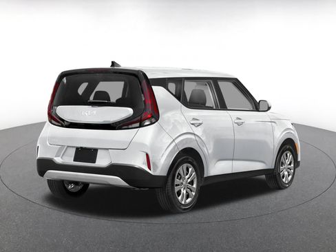 Used 2025 Kia Soul LX w/ LX Technology Package FWD image 2