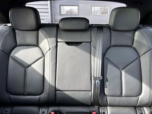 Used 2025 Porsche Macan Turbo image 39