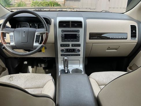 Used 2010 Lincoln MKX AWD image 18