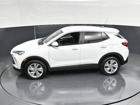Used 2025 Buick Encore GX Preferred AWD/4WD image 39