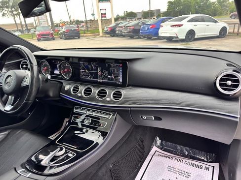 Used 2017 Mercedes-Benz E 300 image 21