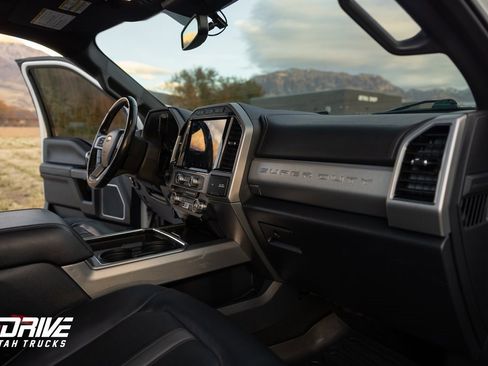 Used 2022 Ford F350 Platinum w/ FX4 Off-Road Package image 18
