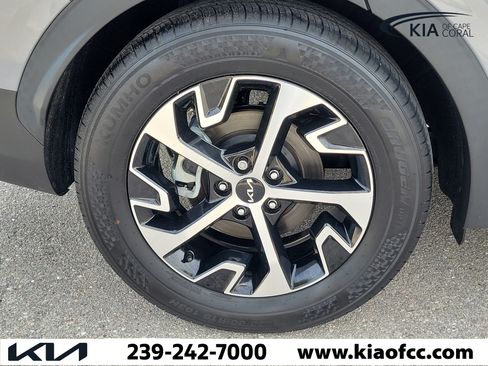 Certified 2024 Kia Sportage EX FWD image 9