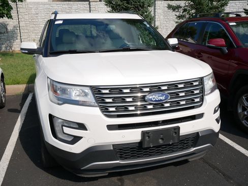 Used 2017 Ford Explorer Limited AWD/4WD image 3