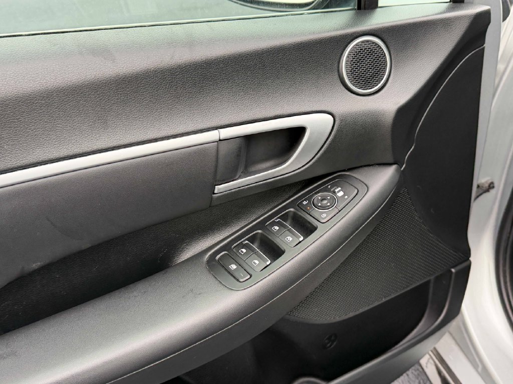 Used 2025 Hyundai Sonata SEL FWD image 28