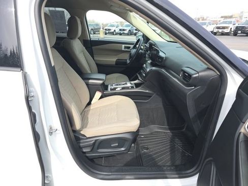 Used 2020 Ford Explorer XLT image 5