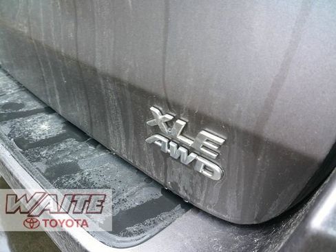 Used 2019 Toyota Sienna XLE Premium image 2