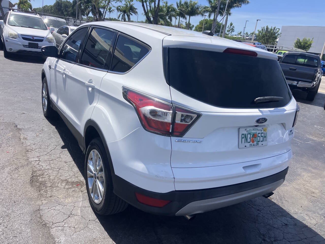 Used 2017 Ford Escape SE AWD/4WD image 19