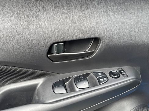 Used 2023 Nissan Kicks S image 11