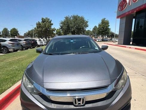 Used 2018 Honda Civic EX image 2