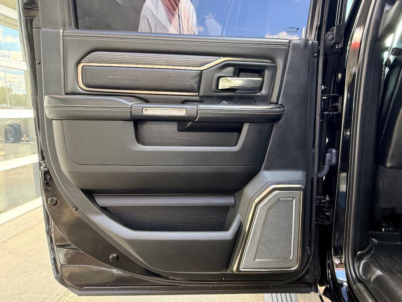 Used 2020 RAM 2500 Limited AWD/4WD image 35