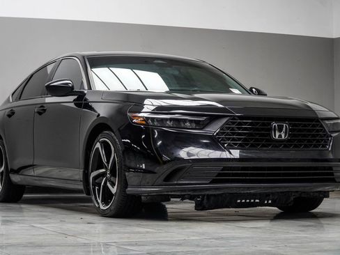 Used 2023 Honda Accord Sport image 4
