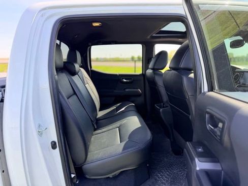 Used 2022 Toyota Tacoma TRD Pro AWD/4WD image 9