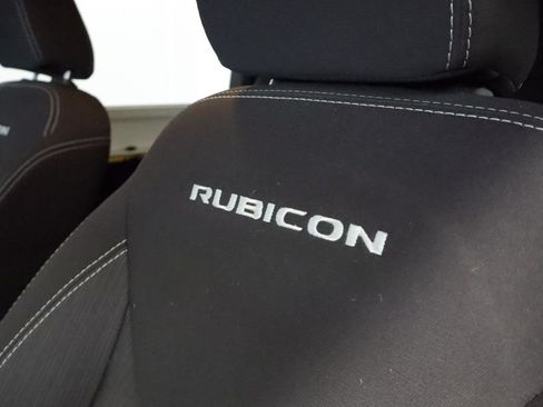 Used 2015 Jeep Wrangler Rubicon w/ Power Convenience Group AWD/4WD image 16