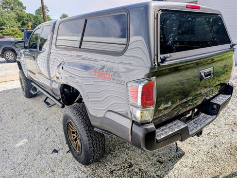 Used 2017 Toyota Tacoma SR AWD/4WD image 13