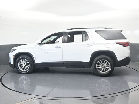 Used 2023 Chevrolet Traverse LT image 3