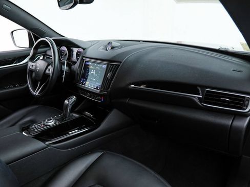 Certified 2022 Maserati Levante GT AWD/4WD image 12