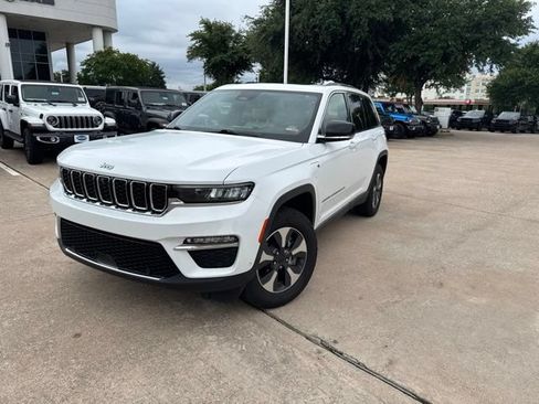 Used 2022 Jeep Grand Cherokee Limited 4xe w/ Luxury Tech Group II AWD/4WD image 3