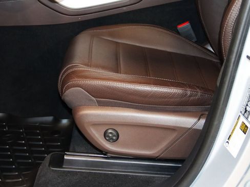 Used 2023 Mercedes-Benz GLS 450 4MATIC image 38