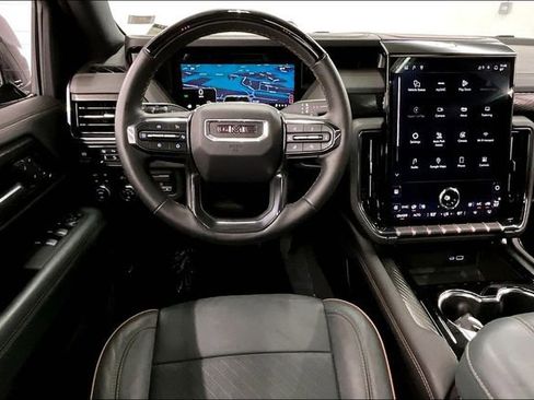 Used 2025 GMC Yukon XL AT4 w/ AT4 Premium Plus Package image 6