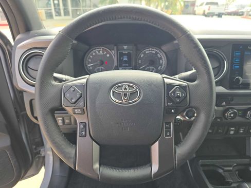 Used 2018 Toyota Tacoma TRD Sport w/ Technology Package AWD/4WD image 22