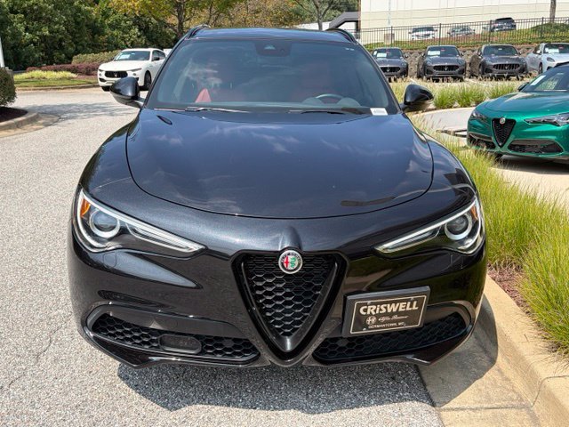 Used 2023 Alfa Romeo Stelvio Veloce AWD/4WD image 3